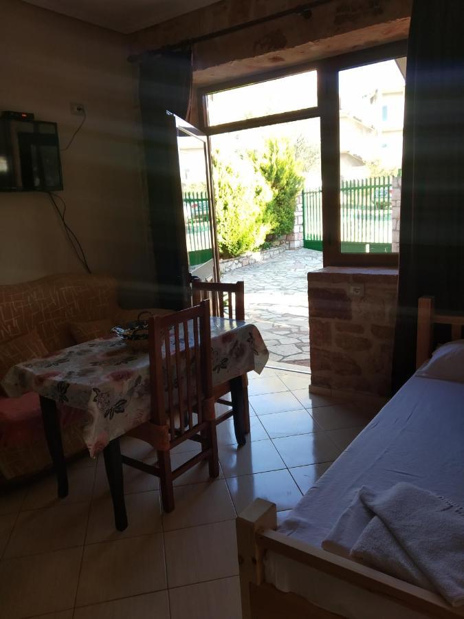 Altin Skrapari Guesthouse Ksamil Exterior foto